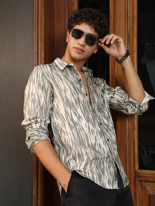 Contrast-Abstract Imprint Shirt
